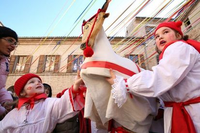 Carnevale Offidano Nasce La Congrega Dei Giovanissimi La Baia Di Peter